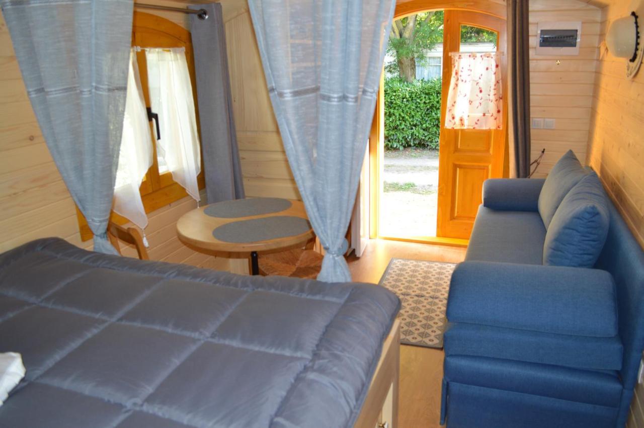 Le Clocher De Neyran Hotell Saint-Gervais-sur-Mare Exteriör bild