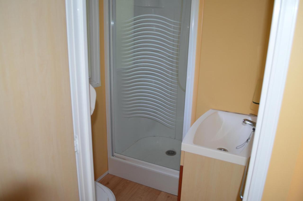 Le Clocher De Neyran Hotell Saint-Gervais-sur-Mare Exteriör bild