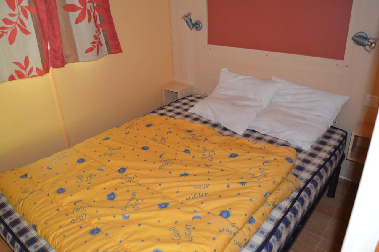 Le Clocher De Neyran Hotell Saint-Gervais-sur-Mare Exteriör bild